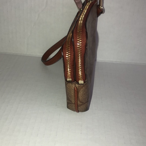 Coach Wallet Wrislet - Picture 6 of 13